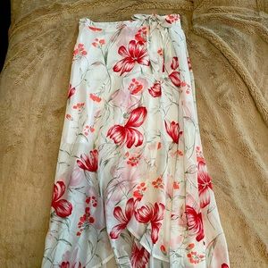 Hi-low mid length skirt. Never worn - perfect condition!